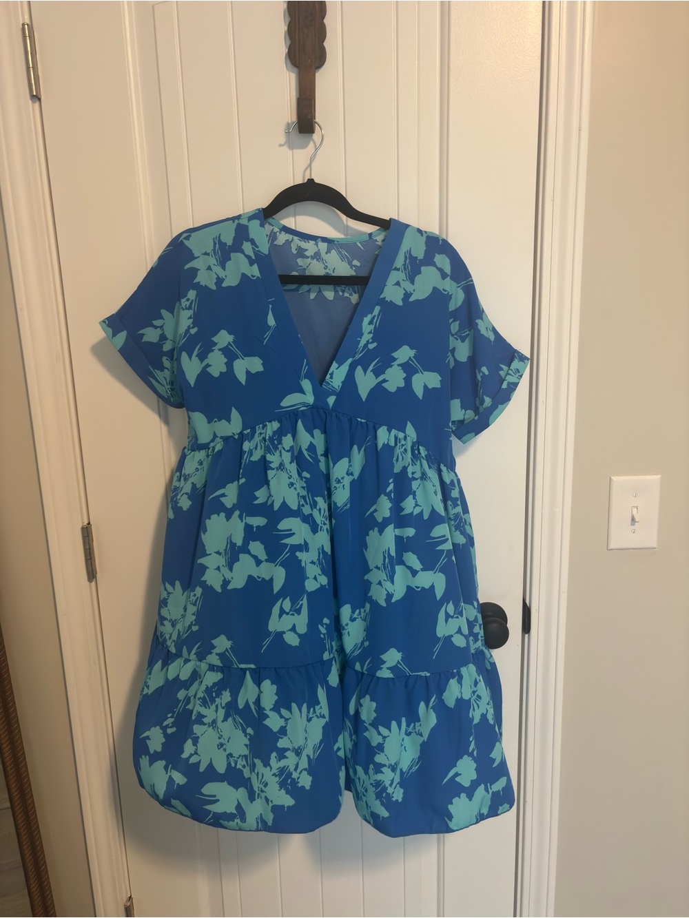 SHEIN Blue V-Neck Tiered Floral Tunic